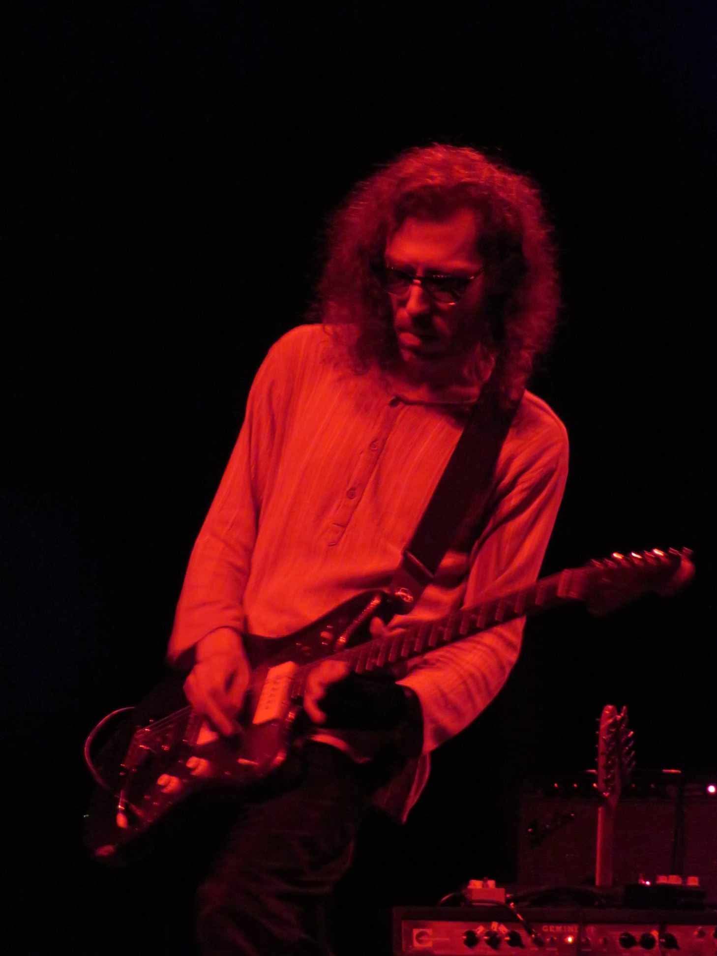 Enrique Rene Maymi, guitarist for the Brian Jonestown Massacre Ricky ...